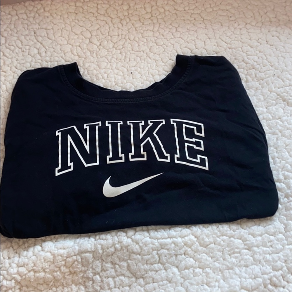 Black and white Nike t shirt